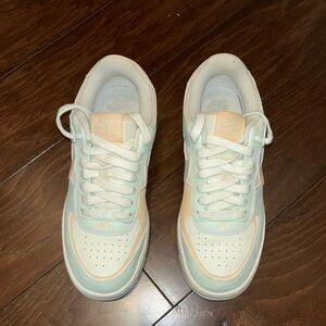 Nike Sneakers in Mint and Peach size 7.5
